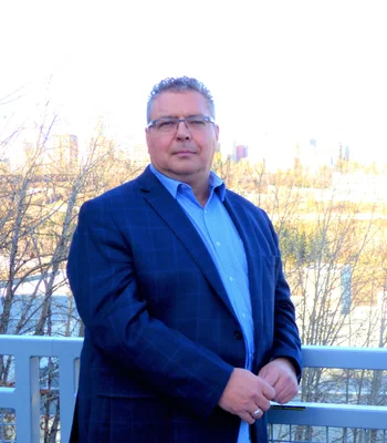 Portrait of Rick Schmidt, Associate.