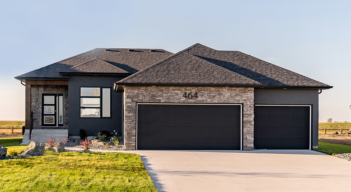 TRIPLE GARAGE HOMES IN EDMONTON AND SURROUNDING AREA!