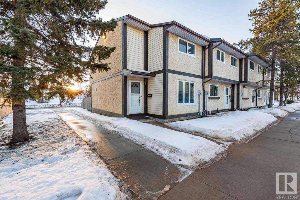 Primrose Park Condo Townhomes For Sale in West Edmonton
